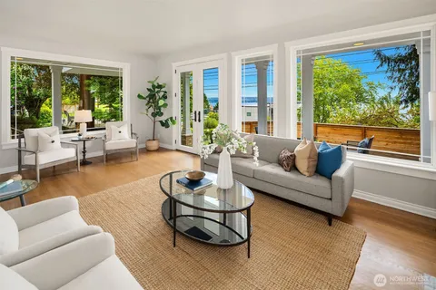 $1,795,000 | 915 30th Avenue South, Seattle, WA 98144