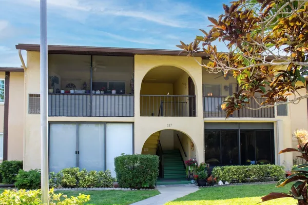 $150,000 | 327 Pine Ridge Circle, Unit B2, Greenacres, FL 33463