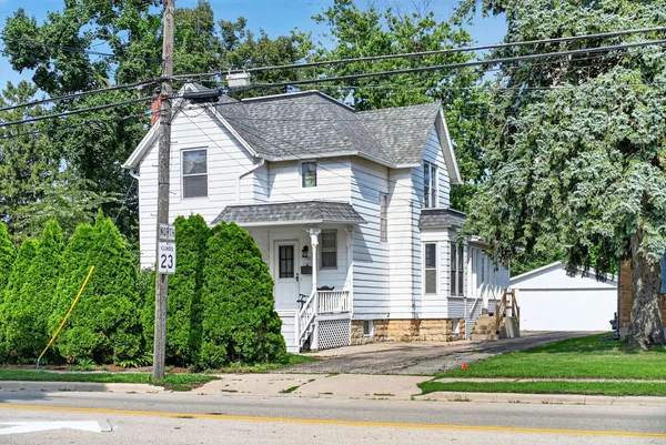 $220,000 | 742 South 4th Street, DeKalb, IL 60115