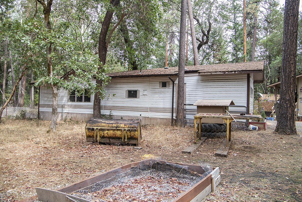 880 East Fork Road Williams, OR 97544 - Photo 19 of 47 19
