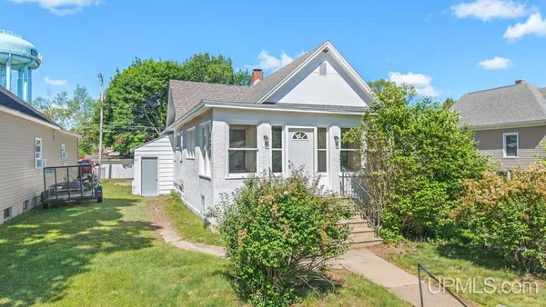 $166,000 | 219 20th Street North, Escanaba, MI 49829