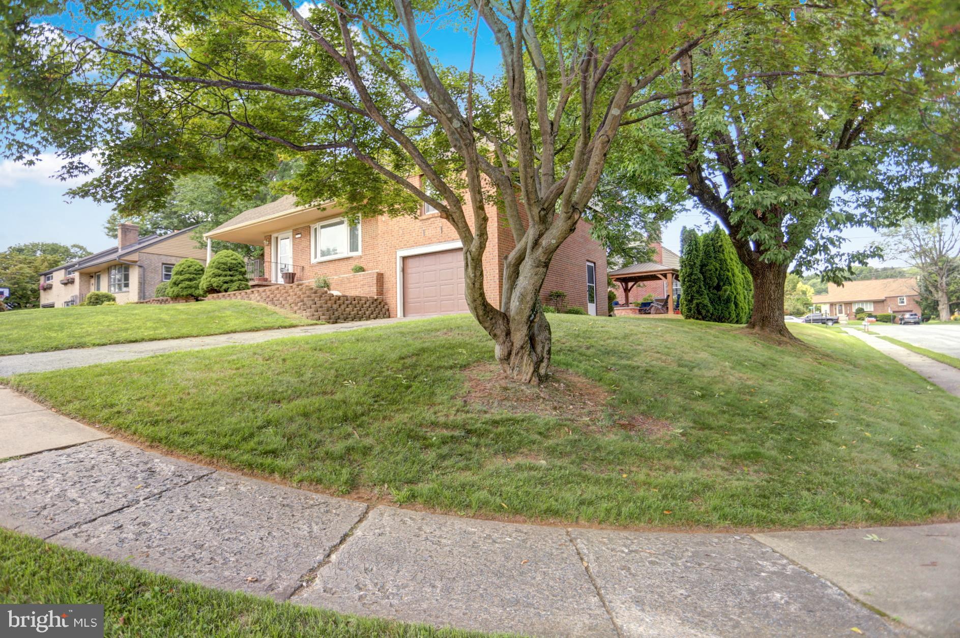 210 Grande Valley Road Reading, PA 19606 - Photo 3 of 32 Gallery Image 3