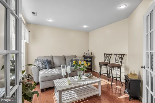 $395,000 | 6 Fawn Court, Delanco, NJ 08075