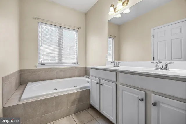 $395,000 | 6 Fawn Court, Delanco, NJ 08075