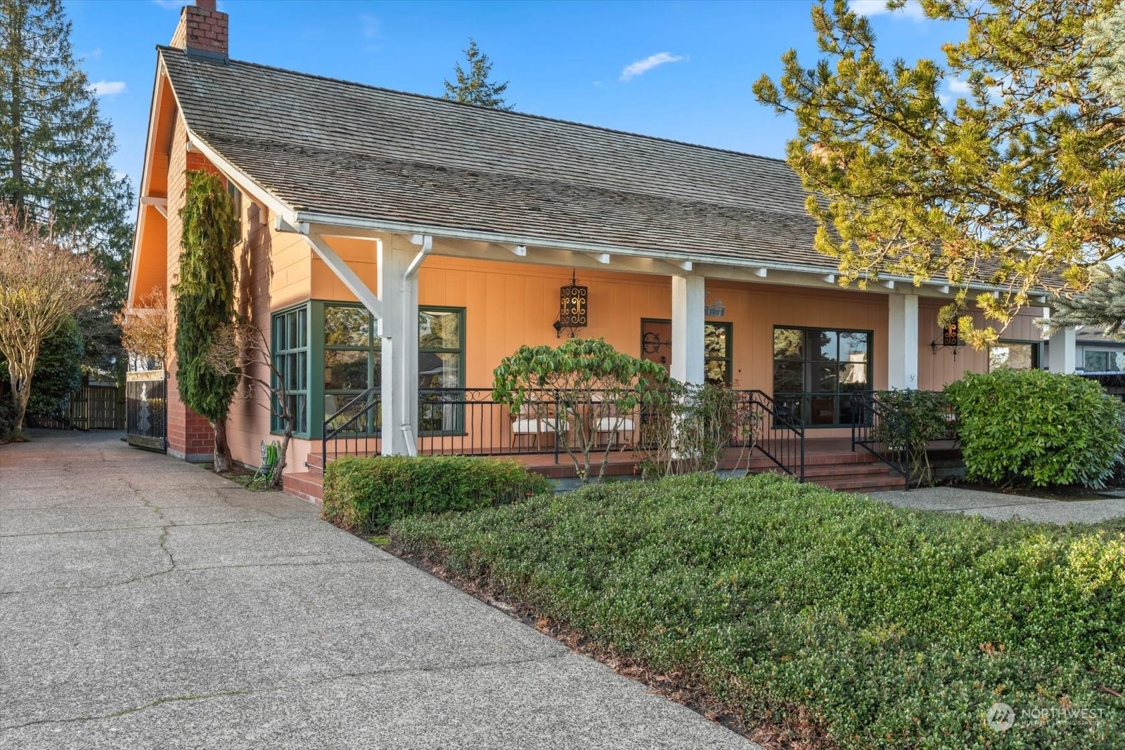 718 Rucker Avenue Everett, WA 98201 - Photo 3 of 40