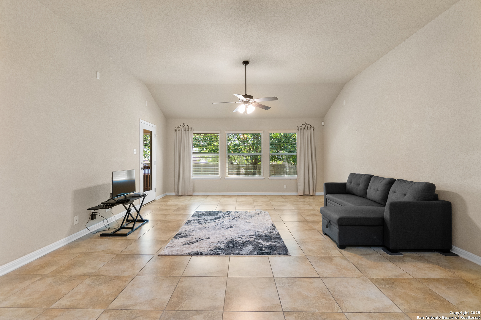 10728 Barnsford Lane Helotes, TX 78023 - Photo 14 of 41