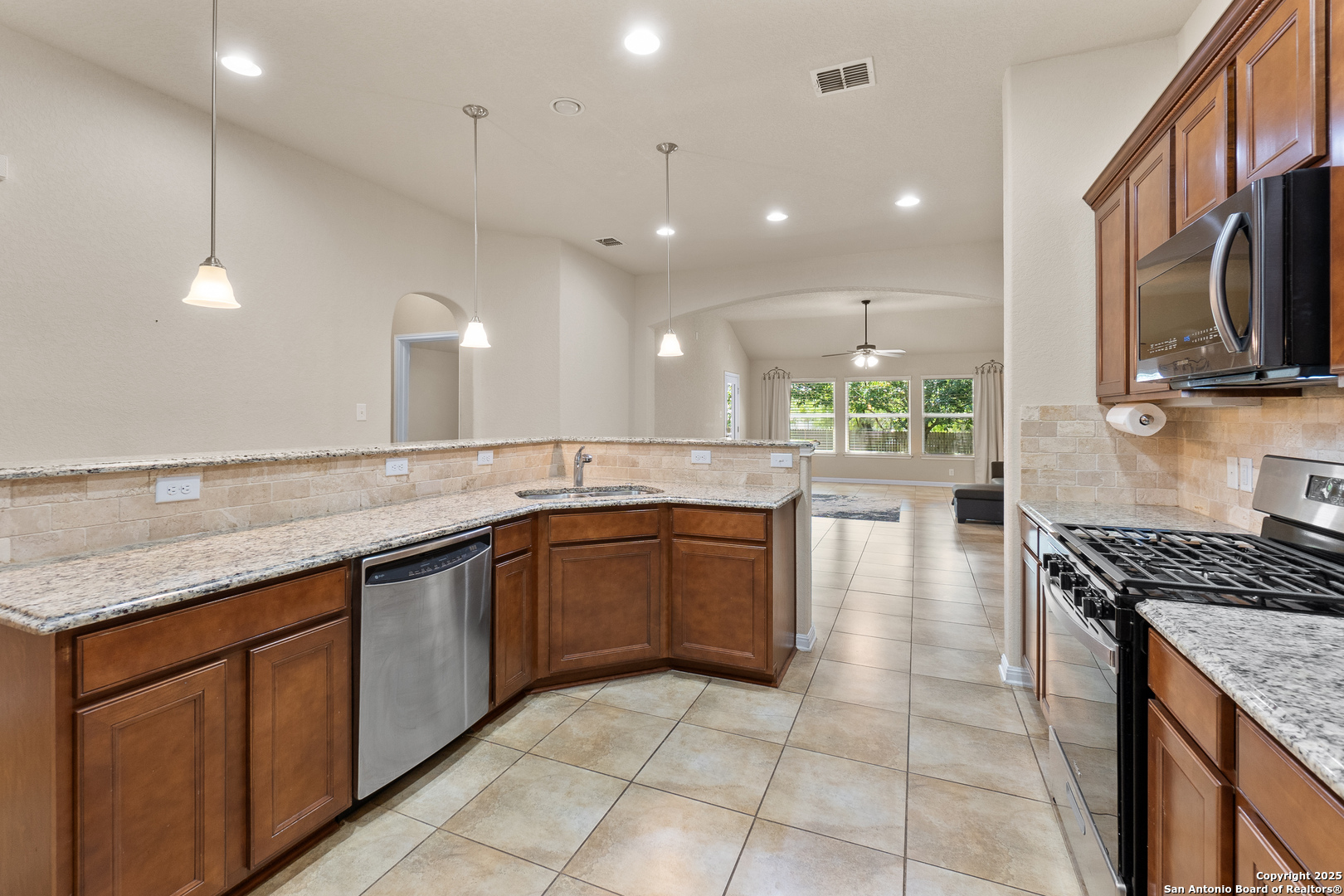 10728 Barnsford Lane Helotes, TX 78023 - Photo 5 of 41