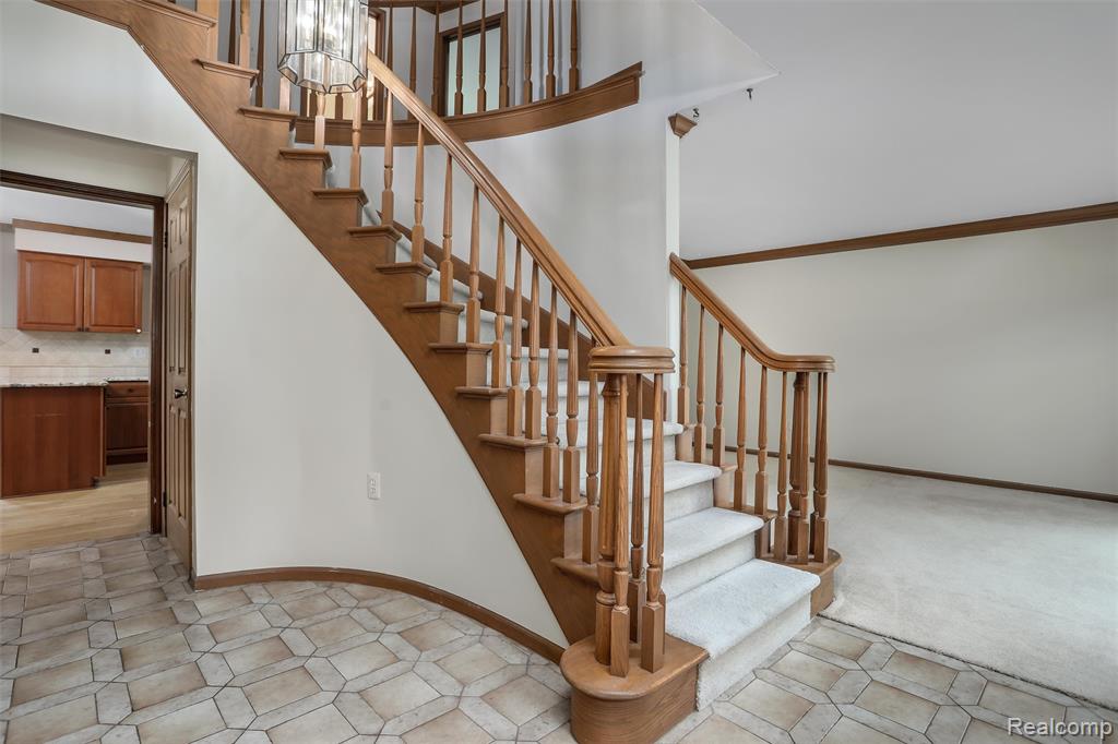360 Fordcroft Drive Rochester Hills, MI 48309 - Photo 4 of 32
