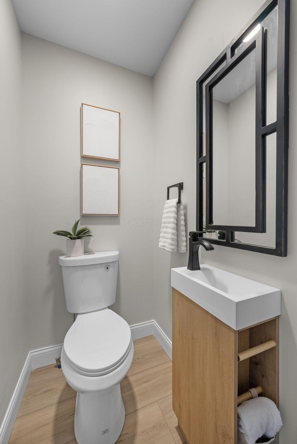 2583 Wexford Road Columbus, OH 43221 - Photo 17 of 41 half bathroom