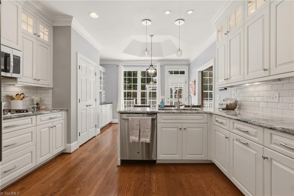 5305 Ridge Trail Road Summerfield, NC 27358 - Photo 16 of 49 Kitchen