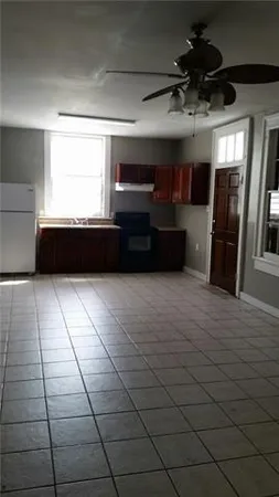 $950 | 1566 Annunciation Street, Unit 2, New Orleans, LA 70130