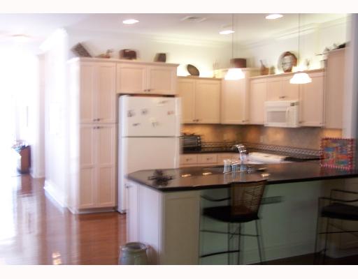186 Old River Road, Unit 6 Lincoln, RI 02865 - Photo 3 of 5 Kitchen.