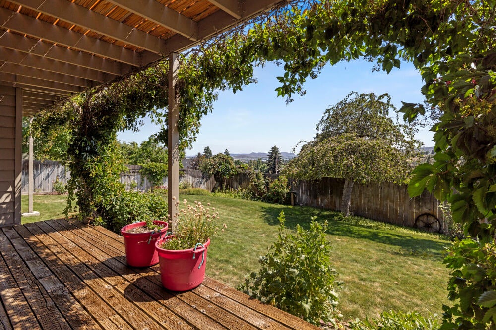 1620 Ridgecrest Drive Klamath Falls, OR 97601 - Photo 57 of 70 1620RidgecrestDr-20