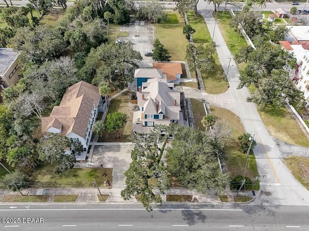 404 South Ridgewood Avenue Daytona Beach, FL 32114 - Photo 5 of 53 an aerial view of a house with outdoor space and lake view