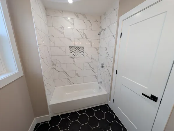 $2,500 | 56 Diamond Street, Providence, RI 02907