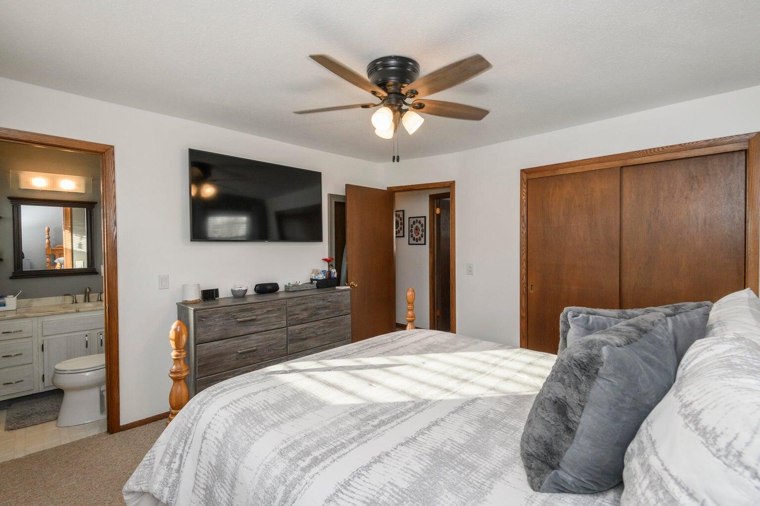 511 Robin Street West Bend, WI 53090 - Photo 18 of 25 robin20