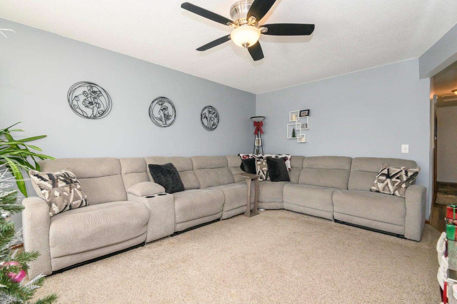 511 Robin Street West Bend, WI 53090 - Photo 3 of 25 robin4