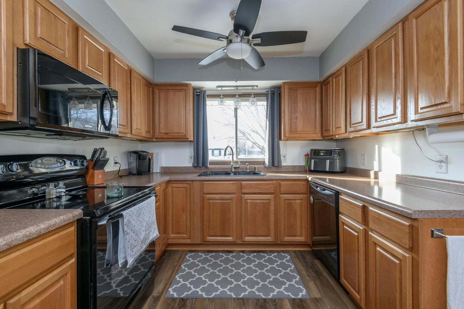 511 Robin Street West Bend, WI 53090 - Photo 5 of 25 robin6