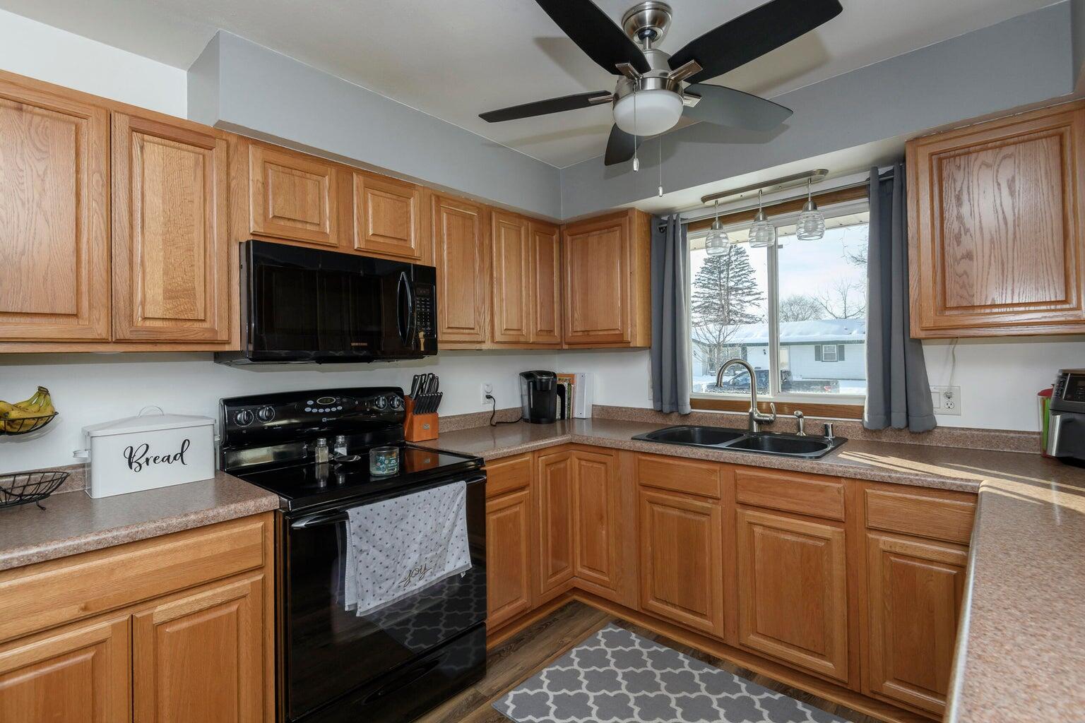 511 Robin Street West Bend, WI 53090 - Photo 6 of 25 robin7