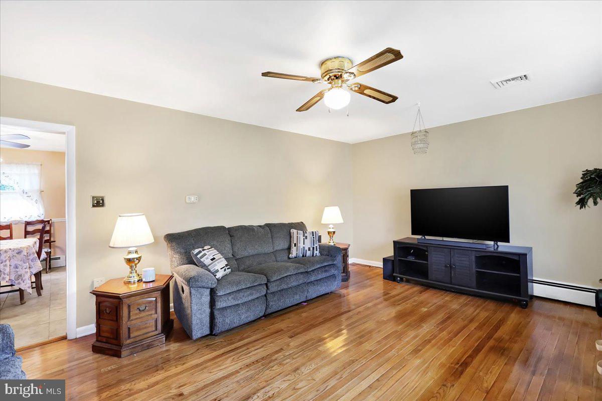 322 Fisher Road Reading, PA 19601 - Photo 4 of 24