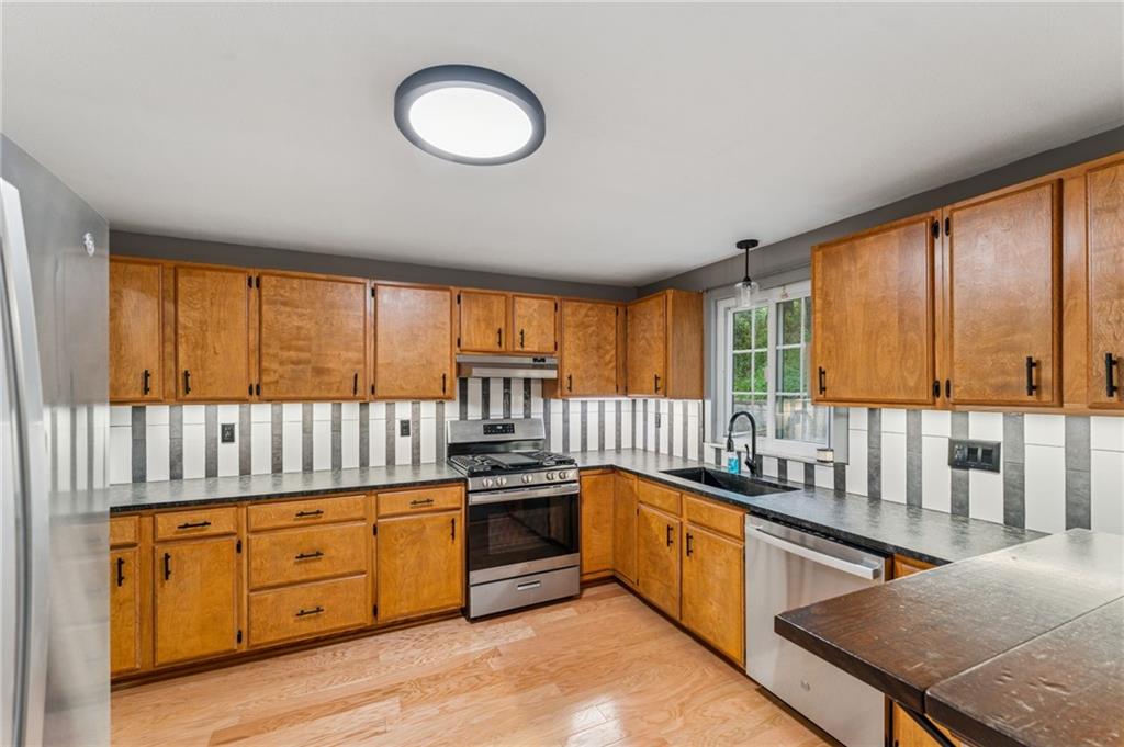 140 Hodil Road Glenshaw, PA 15116 - Photo 8 of 30 Gallery Image 8