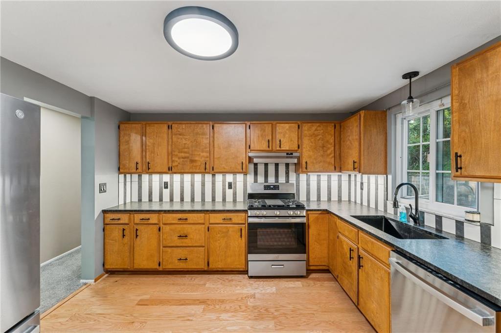 140 Hodil Road Glenshaw, PA 15116 - Photo 10 of 30 Gallery Image 10