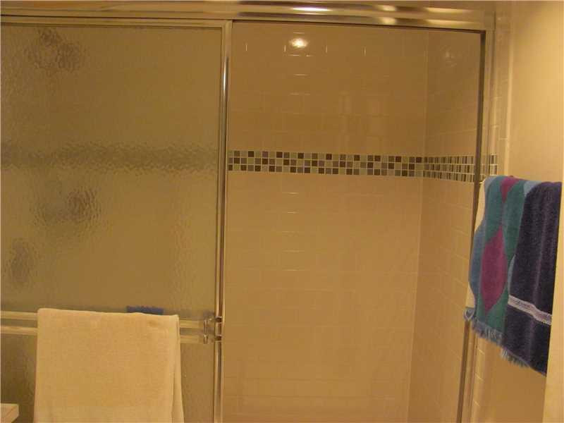 4014 Exeter, Unit 4014 Boca Raton, FL 33434 - Photo 11 of 11 Bathroom.