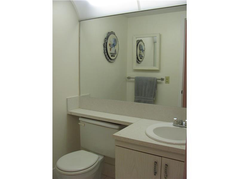 4014 Exeter, Unit 4014 Boca Raton, FL 33434 - Photo 3 of 11 Bathroom.