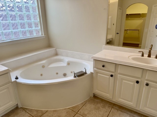 1810 Rippling Water Court Sugar Land, TX 77479 - Photo 27 of 37 The jetted tub is well placed between the two vanities and sinks.