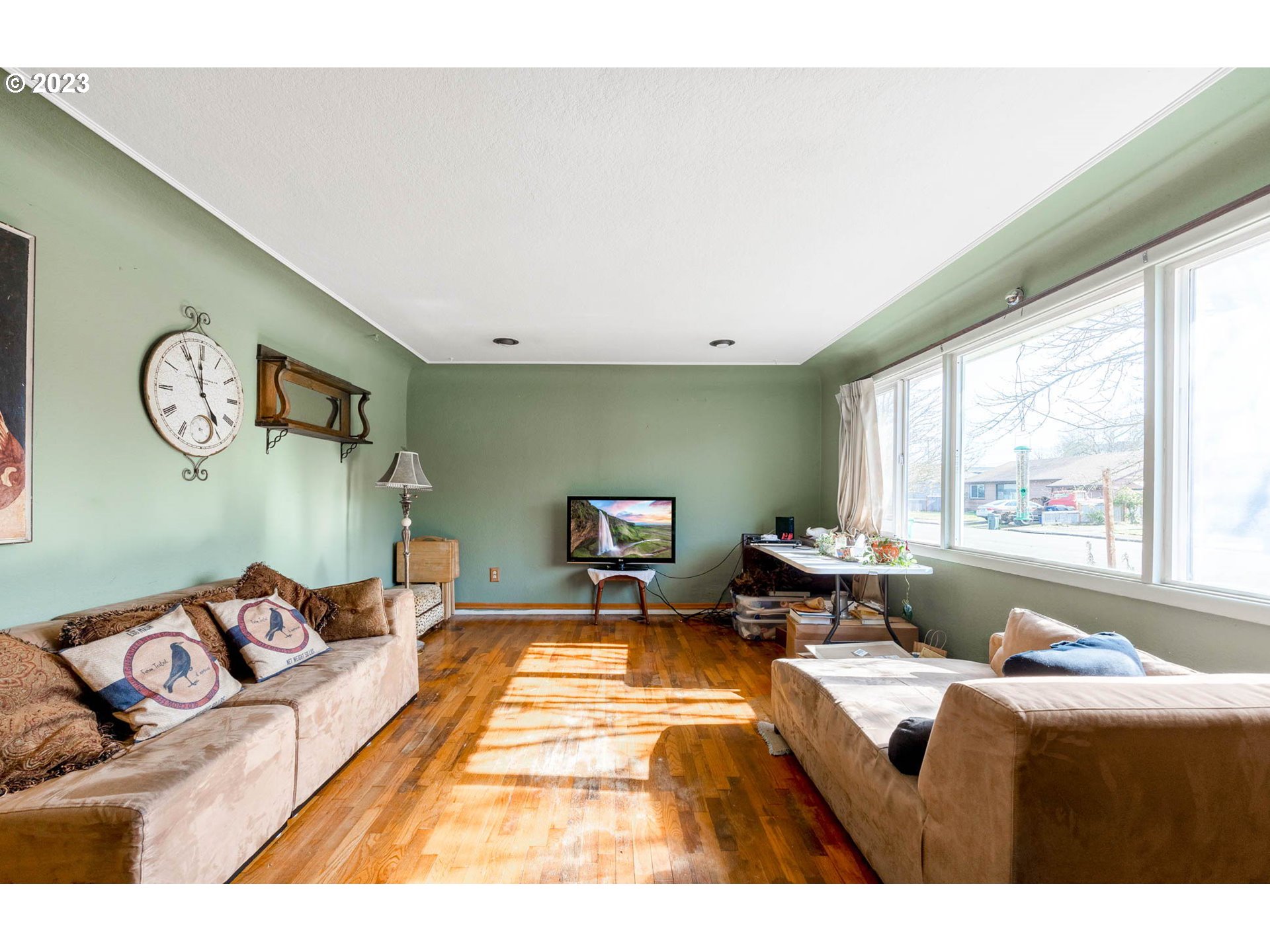1420 Modoc Street Springfield, OR 97477 - Photo 3 of 22 a living room with furniture and a large window