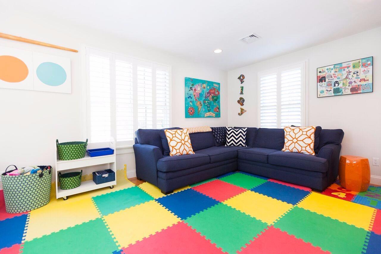 374 Monomoscoy Road Mashpee, MA 02649 - Photo 20 of 29 a living room with furniture and a couch