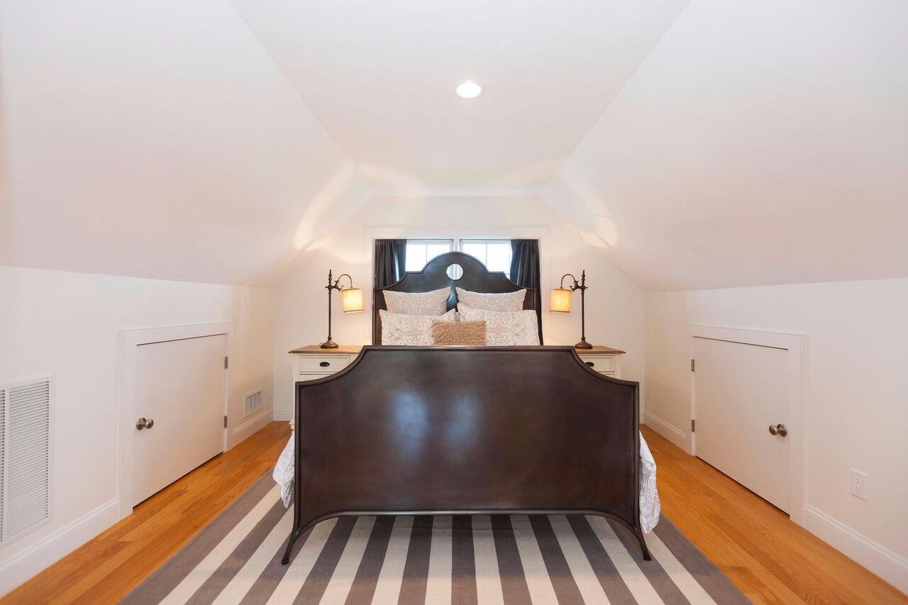 374 Monomoscoy Road Mashpee, MA 02649 - Photo 28 of 29 a view of table and chair