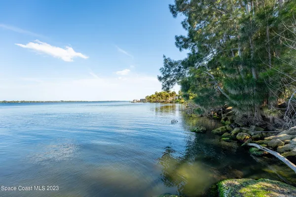 a view of a lake from a yard
