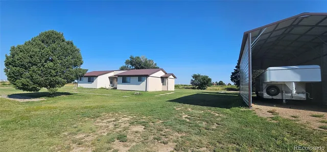 a view of a back yard of the house