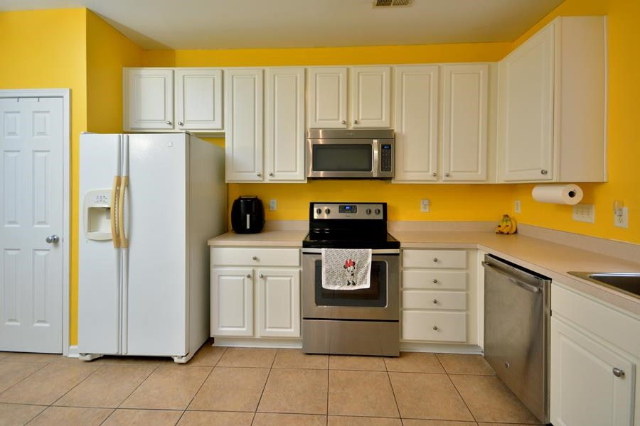 8249 City Loft Court Raleigh, NC 27613 - Photo 9 of 28 Kitchen
