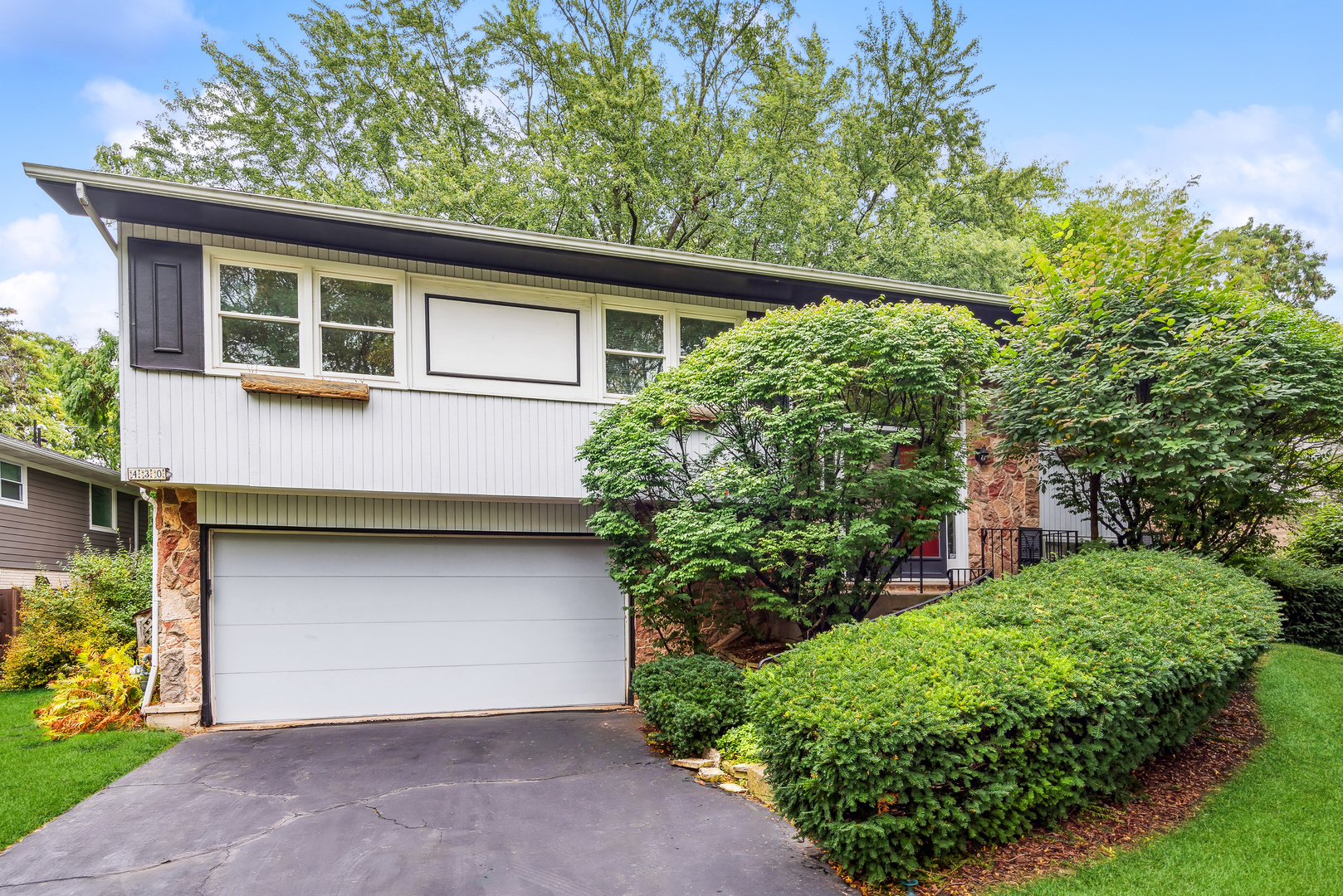 430 Sandy Lane Wilmette, IL 60091 - Photo 1 of 6 a house that has a lot of plants in it