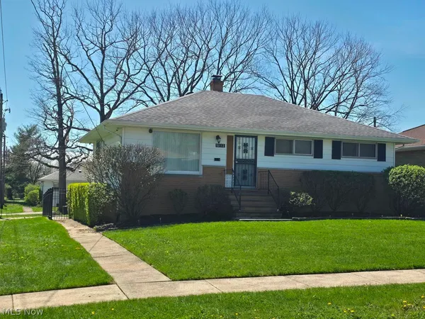 $189,900 | 16112 Rowena Avenue, Maple Heights, OH 44137