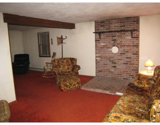 611 Piper Road Ashby, MA 01431 - Photo 3 of 9 a living room with furniture