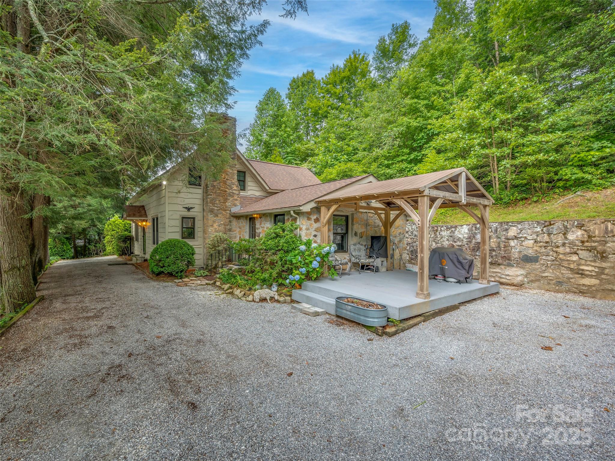 651 Macedonia Road Saluda, NC 28773 - Photo 2 of 32 Gallery Image 2
