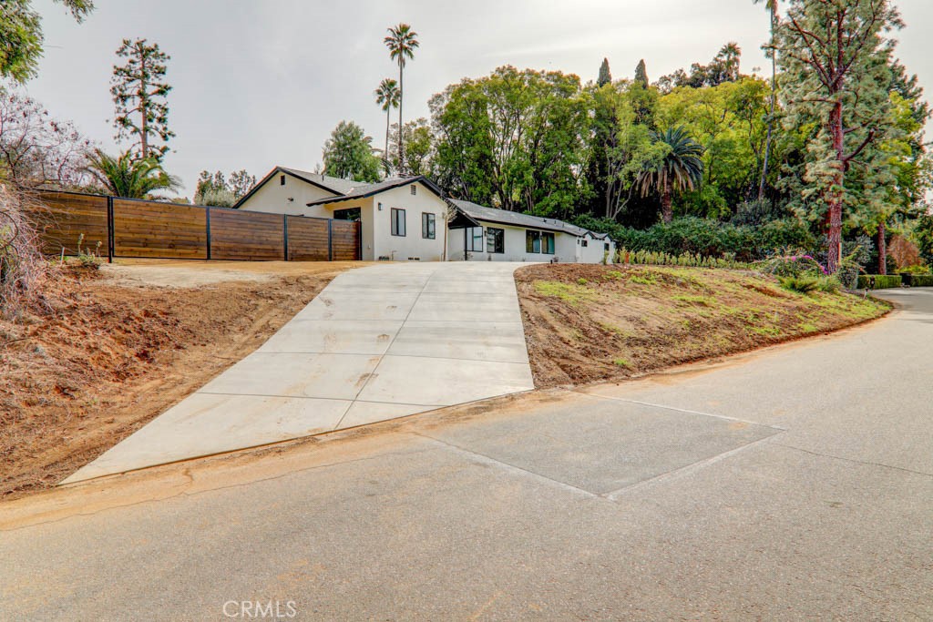 6174 Hawarden Drive Riverside, CA 92506 - Photo 3 of 51