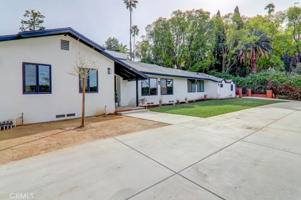 6174 Hawarden Drive Riverside, CA 92506 - Photo 5 of 51