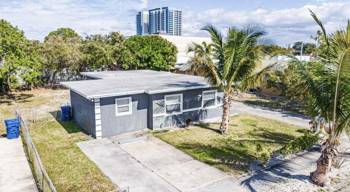 112 West 34th Street, Unit 2 Riviera Beach, FL 33404 - Photo 17 of 19 Duplex Exterior
