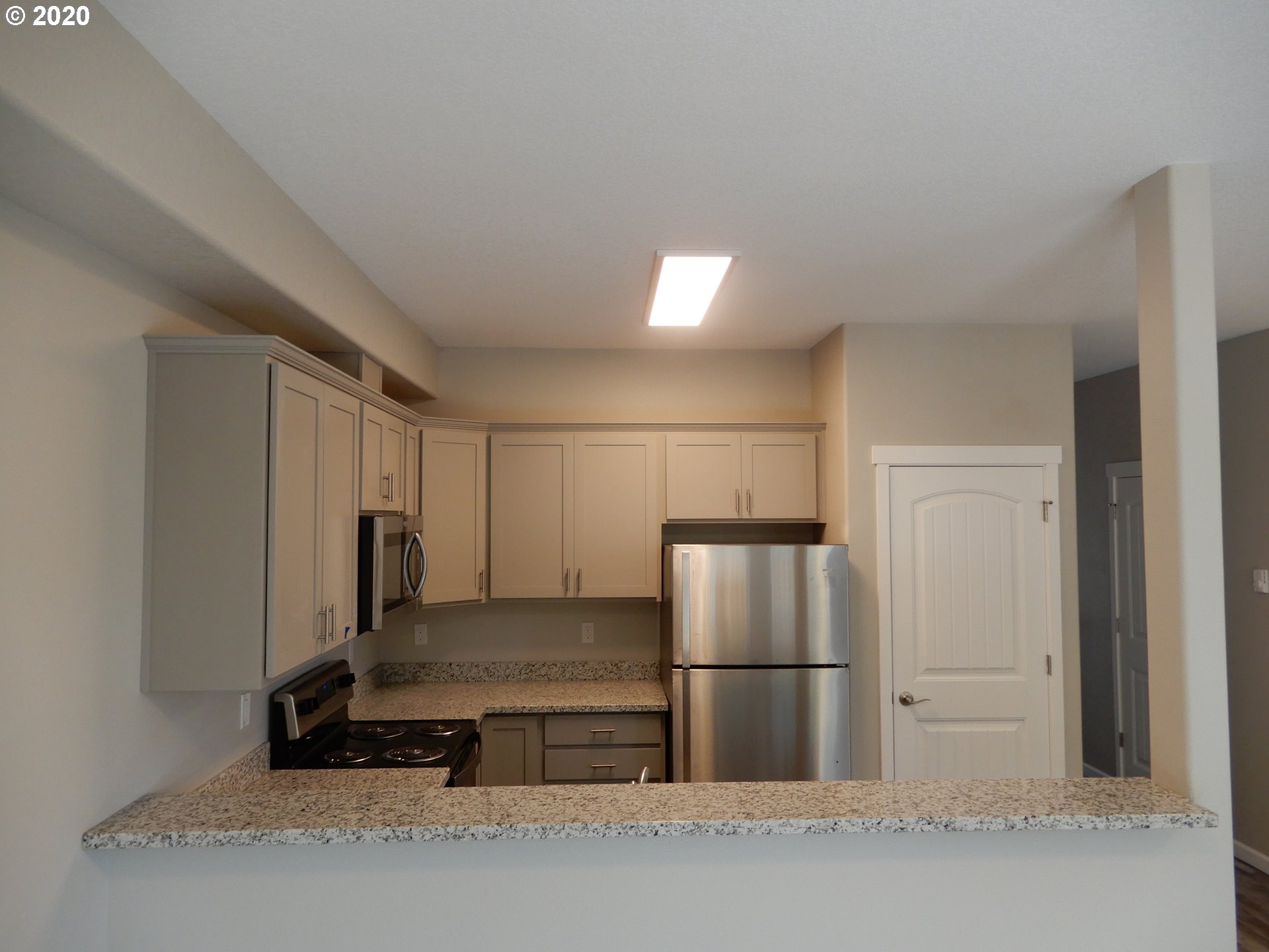 1130 R Street Springfield, OR 97477 - Photo 3 of 14