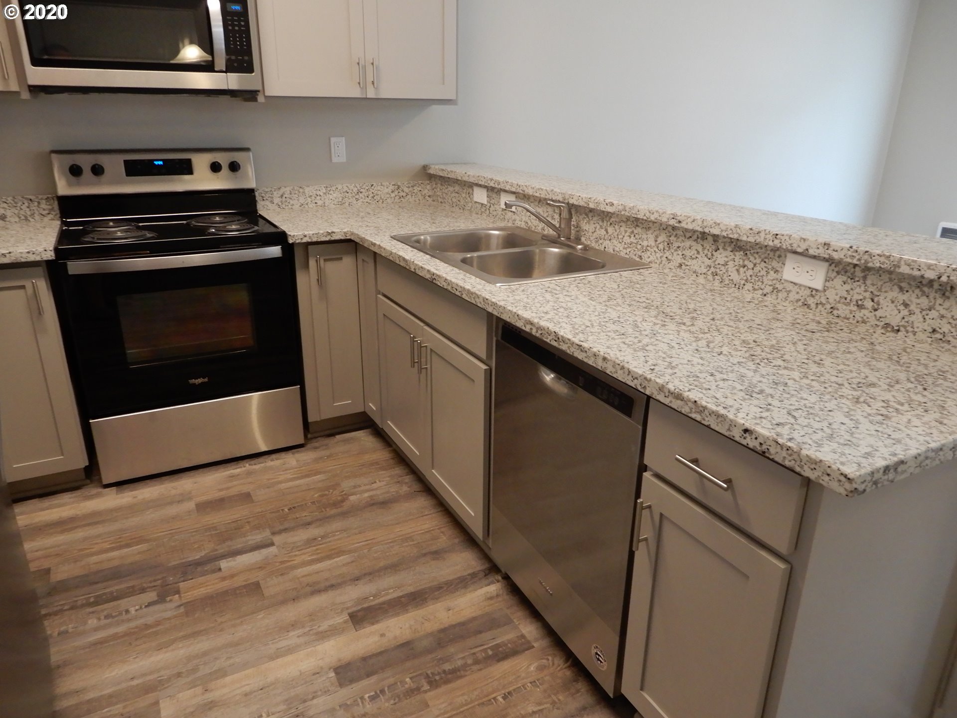 1130 R Street Springfield, OR 97477 - Photo 5 of 14