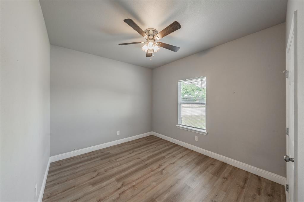 402 Robbins Street Cleburne, TX 76031 - Photo 11 of 40