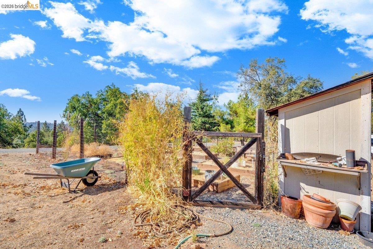 13700 Clements Road Groveland, CA 95321 - Photo 63 of 93 View of gate