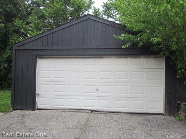 5582 Devonshire Road Detroit, MI 48224 - Photo 4 of 25 264 027858 GARAGE.JPG