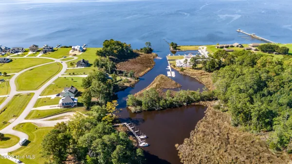 $543,000 | 124 South Brightleaf Drive, Minnesott Beach, NC 28510