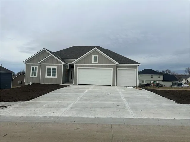 $589,900 | 1159 West Edwards Street, Maryville, MO 64468