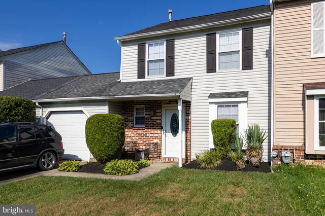 a view of entryway door of the house